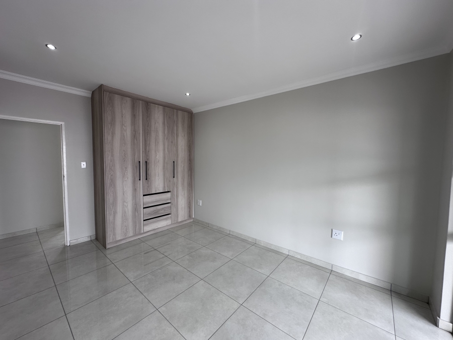 5 Bedroom Property for Sale in Helderwyk Gauteng