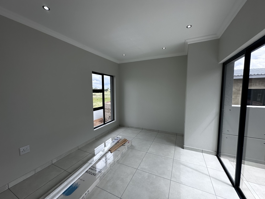 5 Bedroom Property for Sale in Helderwyk Gauteng