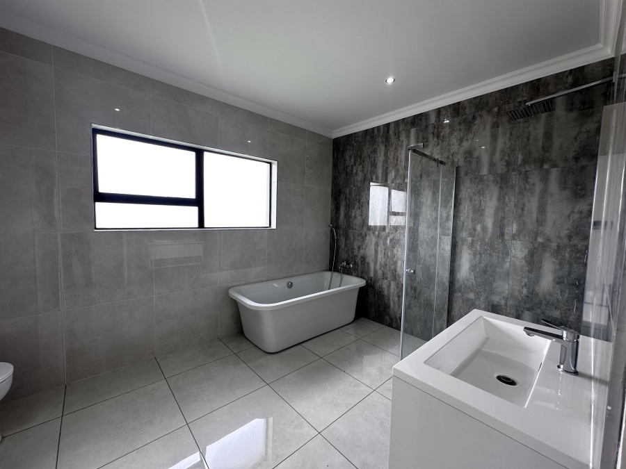 5 Bedroom Property for Sale in Helderwyk Gauteng