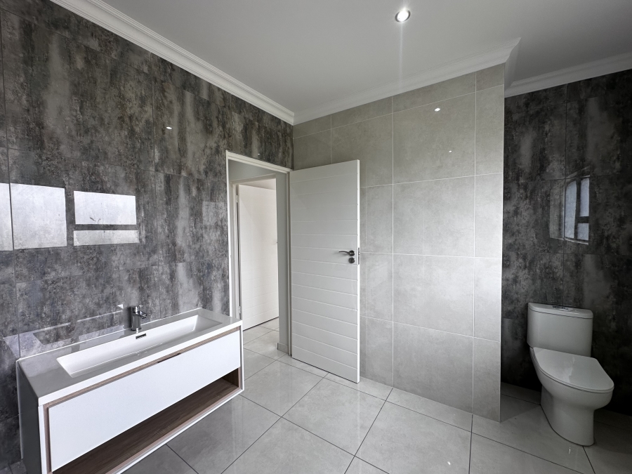 5 Bedroom Property for Sale in Helderwyk Gauteng