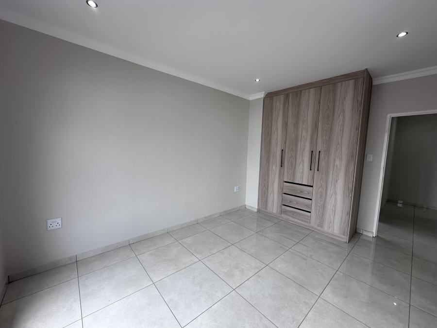 5 Bedroom Property for Sale in Helderwyk Gauteng