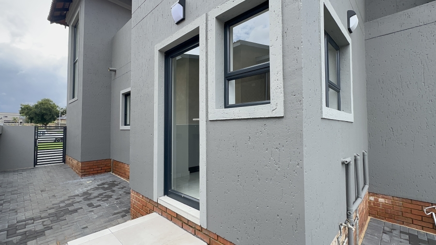 5 Bedroom Property for Sale in Helderwyk Gauteng