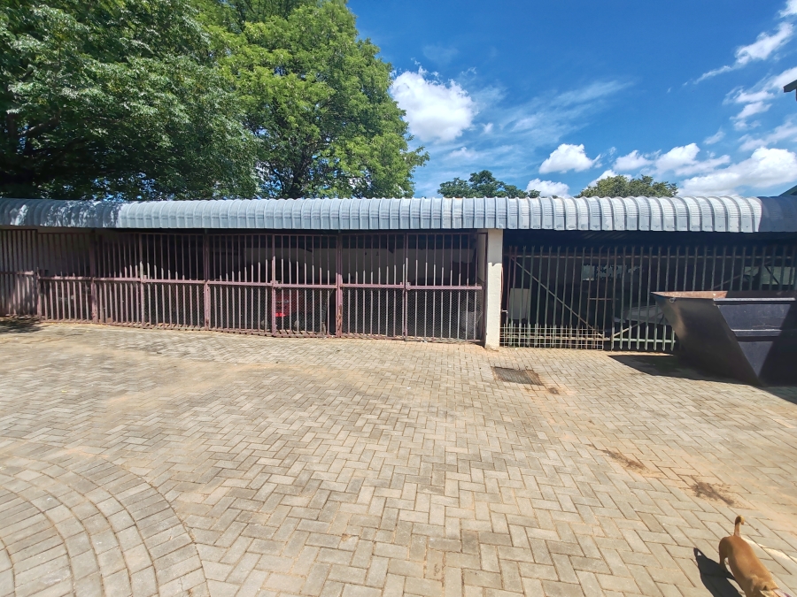 10 Bedroom Property for Sale in Kameeldrift West Gauteng