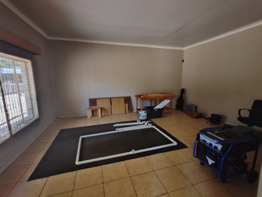 10 Bedroom Property for Sale in Kameeldrift West Gauteng