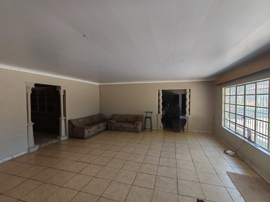 10 Bedroom Property for Sale in Kameeldrift West Gauteng