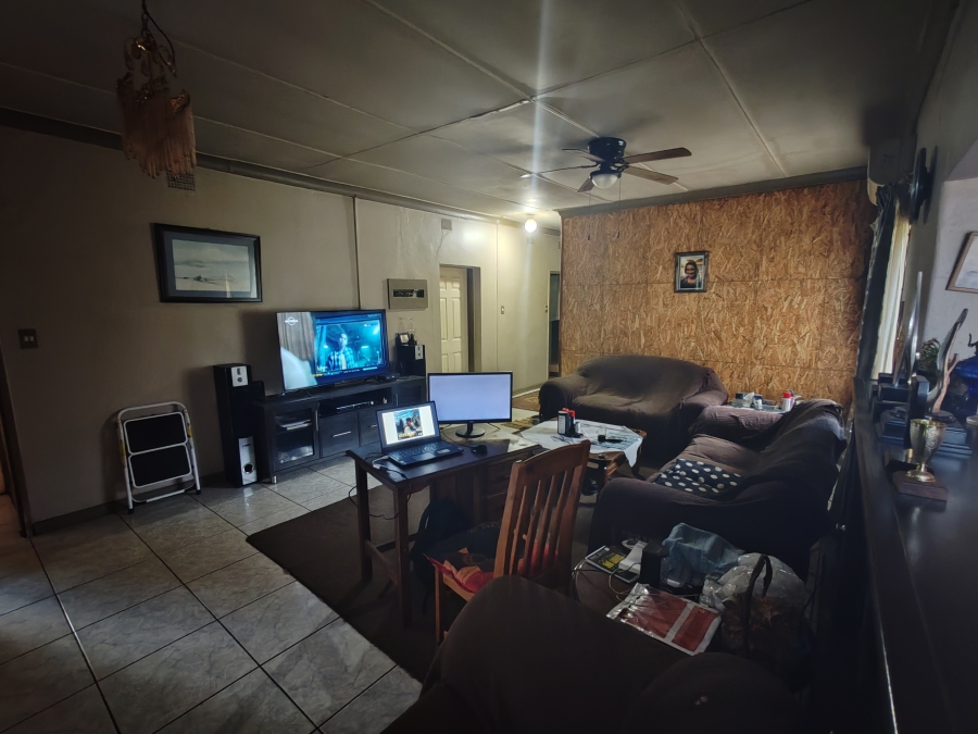 10 Bedroom Property for Sale in Kameeldrift West Gauteng