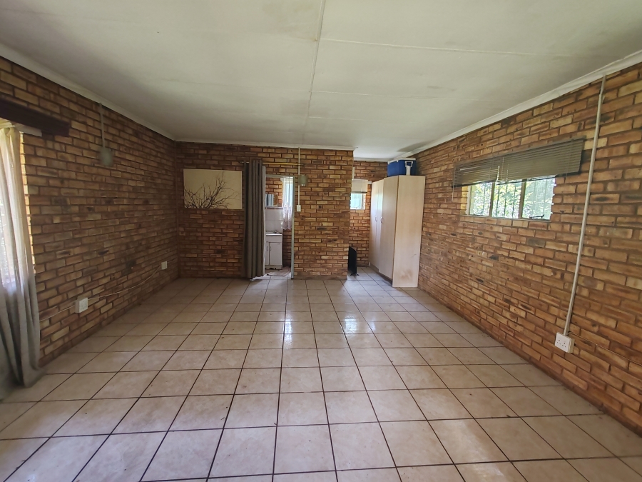 10 Bedroom Property for Sale in Kameeldrift West Gauteng