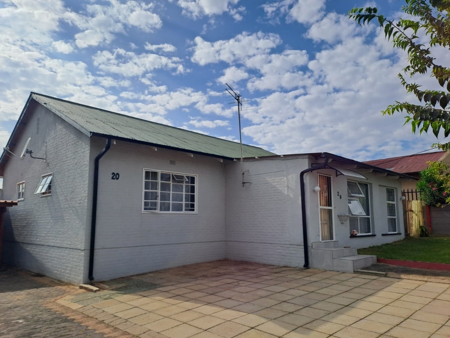 3 Bedroom Property for Sale in Unigray Gauteng