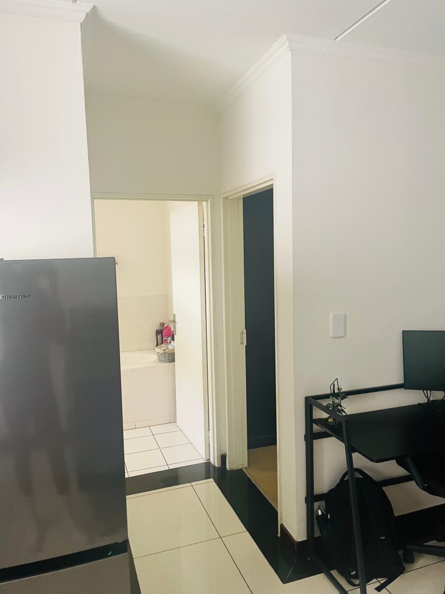 To Let 1 Bedroom Property for Rent in Noordwyk Gauteng