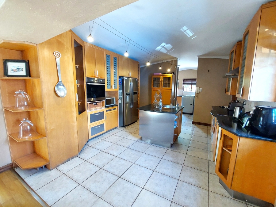 4 Bedroom Property for Sale in Waterkloof Ridge Gauteng