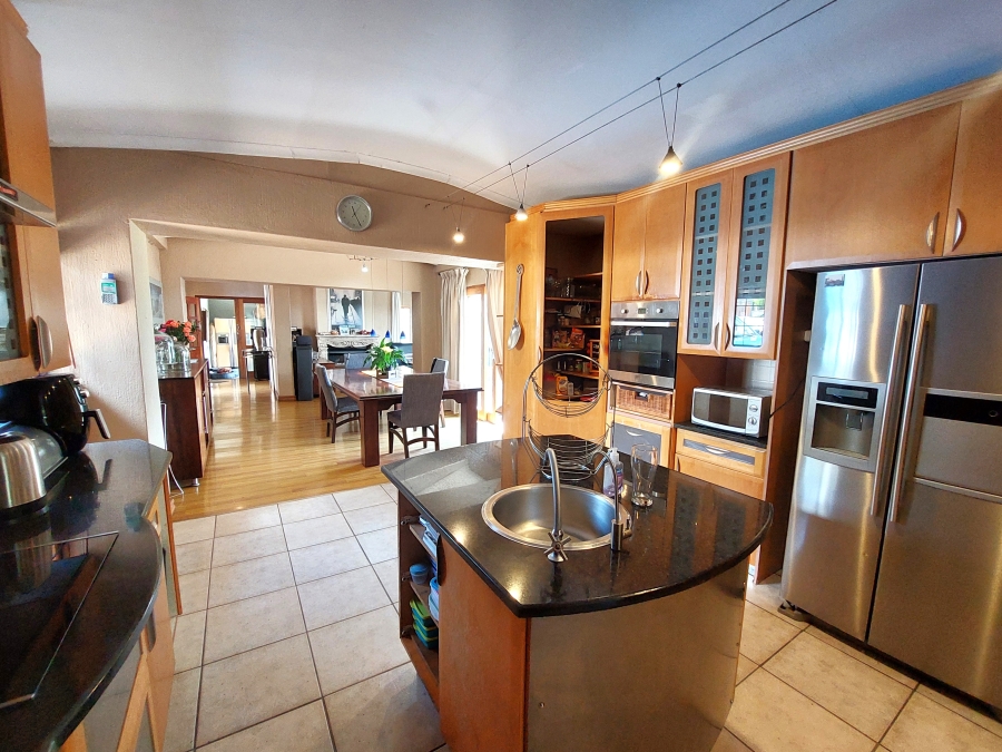 4 Bedroom Property for Sale in Waterkloof Ridge Gauteng