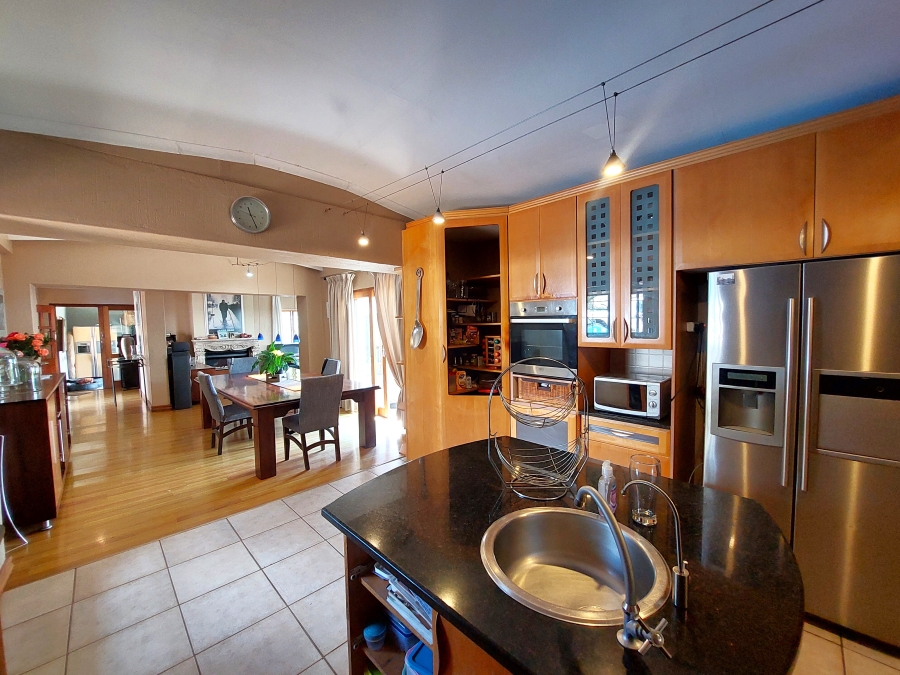 4 Bedroom Property for Sale in Waterkloof Ridge Gauteng