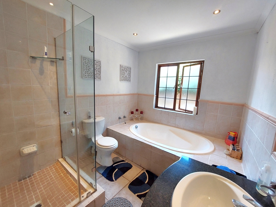 4 Bedroom Property for Sale in Waterkloof Ridge Gauteng