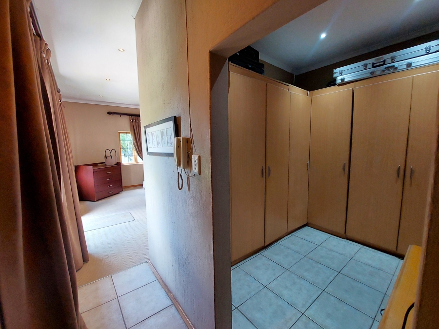 4 Bedroom Property for Sale in Waterkloof Ridge Gauteng