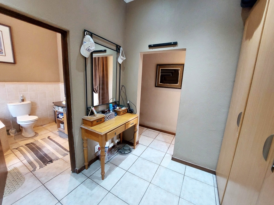 4 Bedroom Property for Sale in Waterkloof Ridge Gauteng