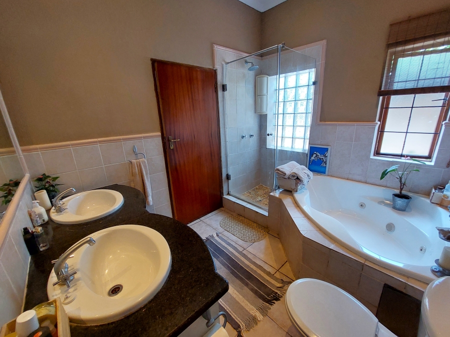 4 Bedroom Property for Sale in Waterkloof Ridge Gauteng