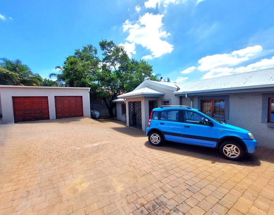 4 Bedroom Property for Sale in Waterkloof Ridge Gauteng