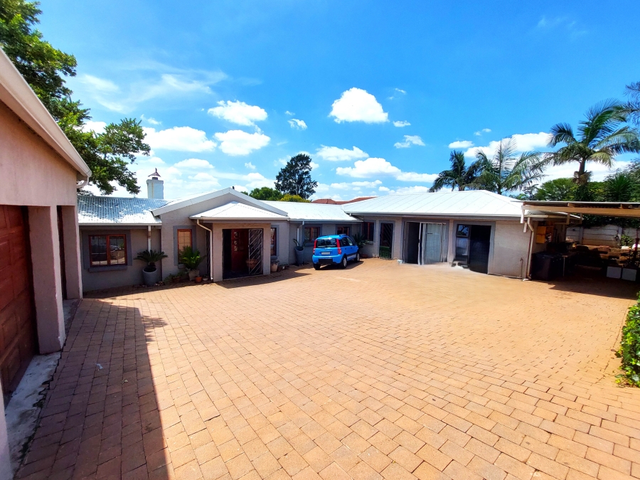 4 Bedroom Property for Sale in Waterkloof Ridge Gauteng