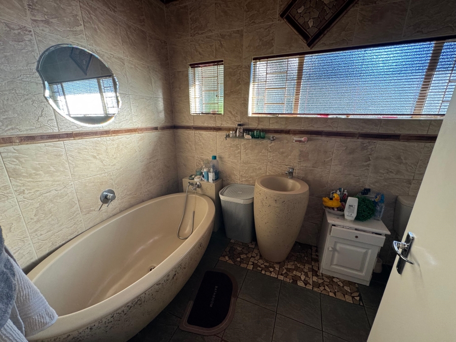 4 Bedroom Property for Sale in Meyerton Central Gauteng