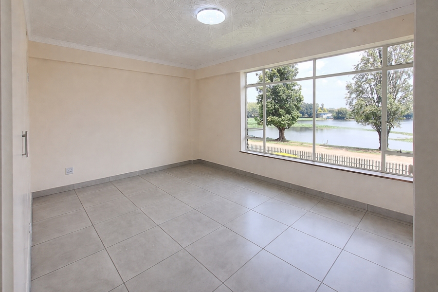 2 Bedroom Property for Sale in Florida Lake Gauteng