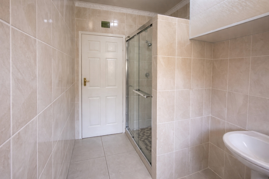 2 Bedroom Property for Sale in Florida Lake Gauteng