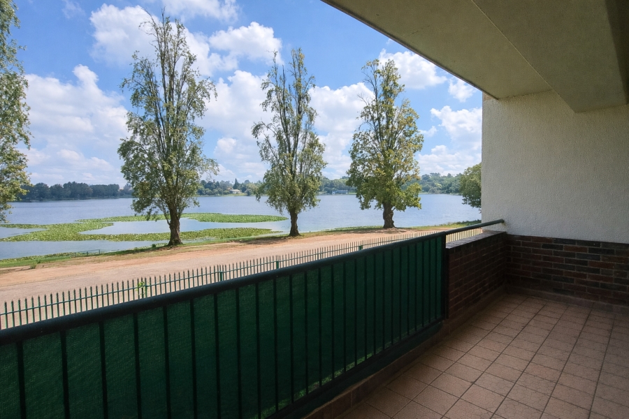 2 Bedroom Property for Sale in Florida Lake Gauteng