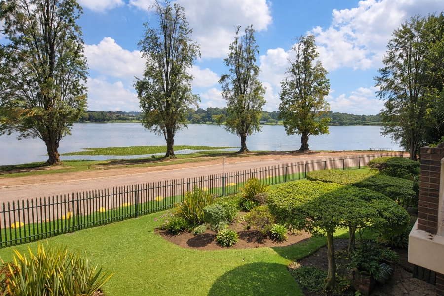 2 Bedroom Property for Sale in Florida Lake Gauteng