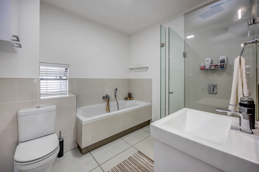 1 Bedroom Property for Sale in Lonehill Gauteng