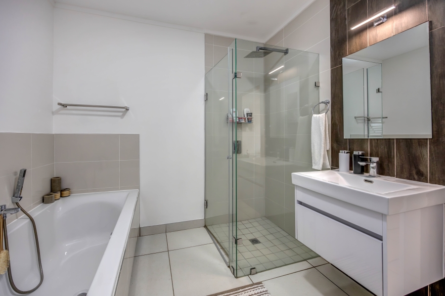 1 Bedroom Property for Sale in Lonehill Gauteng