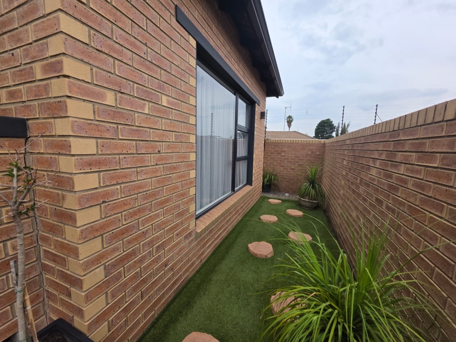 3 Bedroom Property for Sale in Bartlett Gauteng