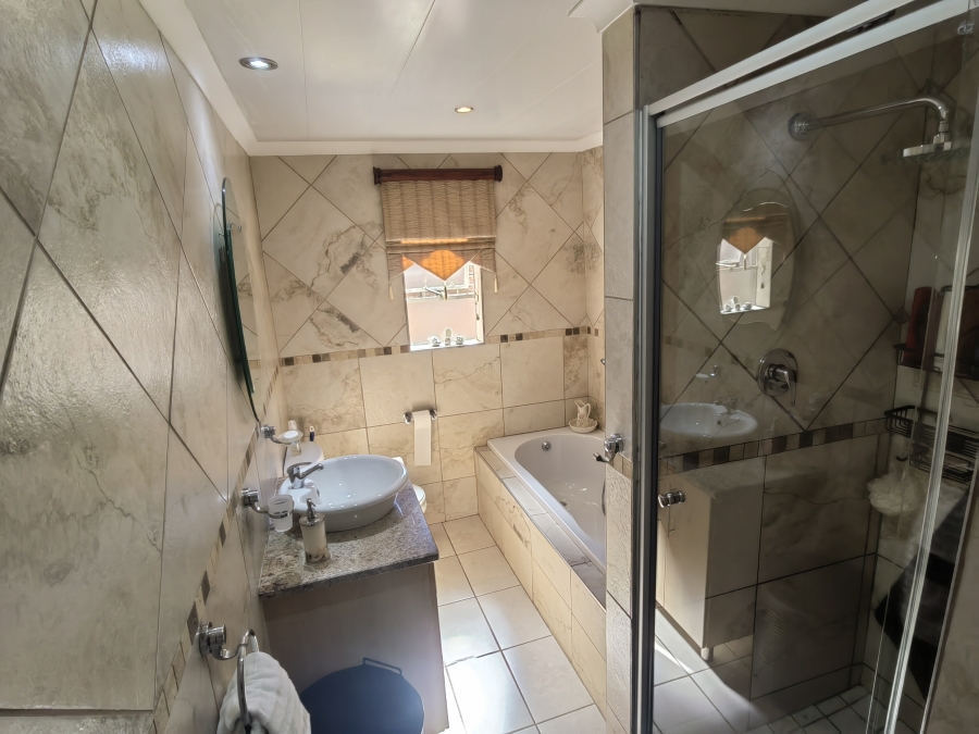 3 Bedroom Property for Sale in Rensburg Gauteng