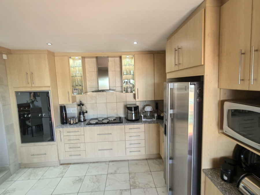 3 Bedroom Property for Sale in Rensburg Gauteng