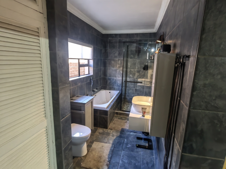 3 Bedroom Property for Sale in Rensburg Gauteng