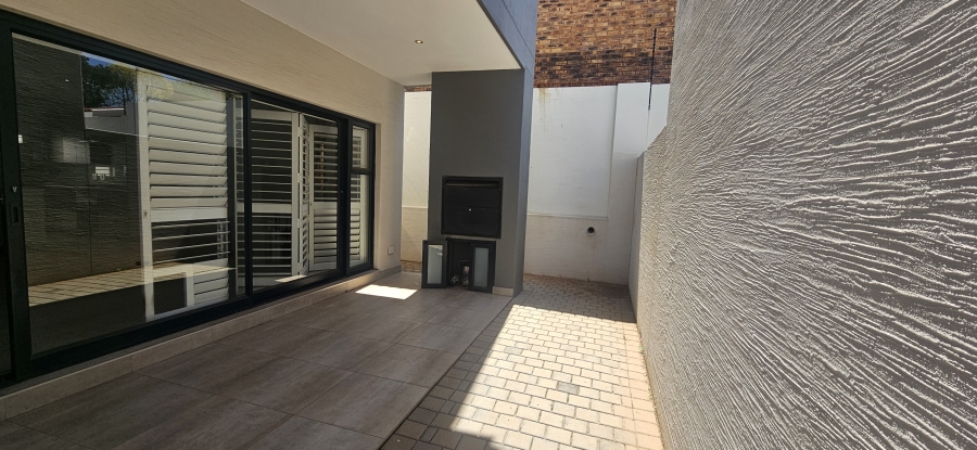 3 Bedroom Property for Sale in Edenvale Central Gauteng