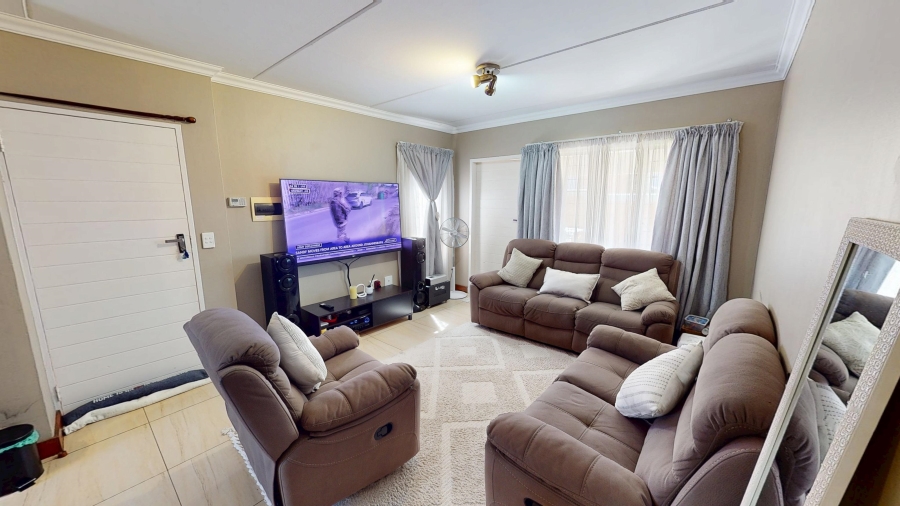 2 Bedroom Property for Sale in Andeon Gauteng