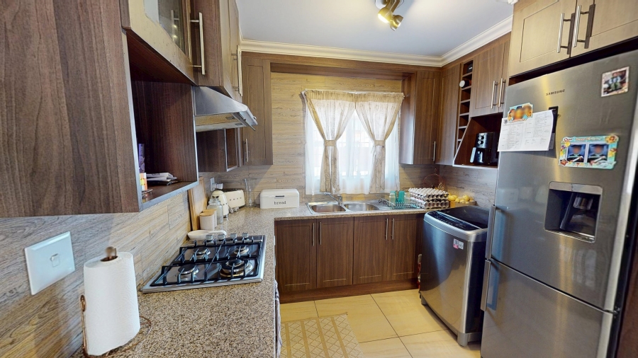 2 Bedroom Property for Sale in Andeon Gauteng