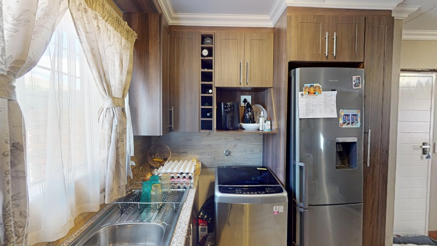 2 Bedroom Property for Sale in Andeon Gauteng