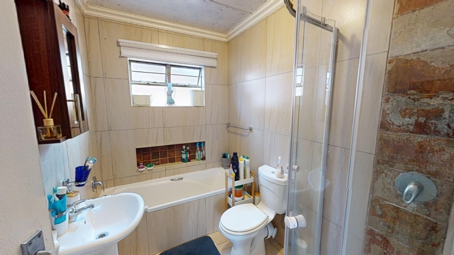 2 Bedroom Property for Sale in Andeon Gauteng