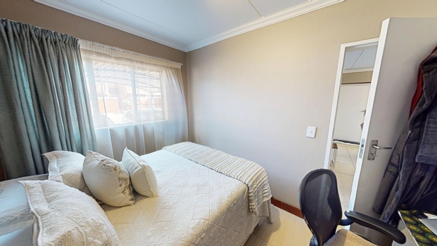 2 Bedroom Property for Sale in Andeon Gauteng