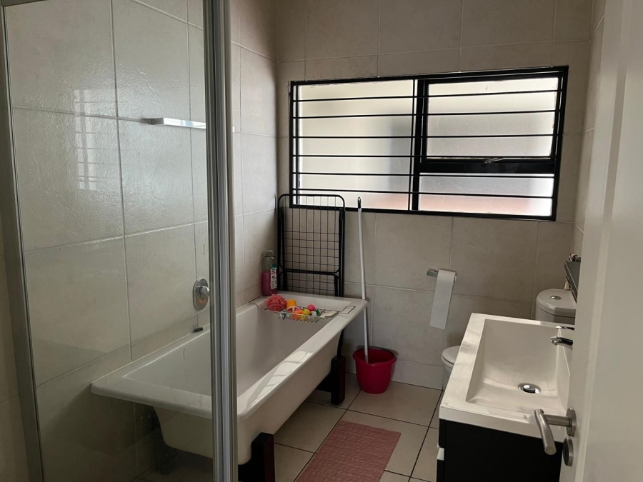 2 Bedroom Property for Sale in Greenstone Hill Gauteng