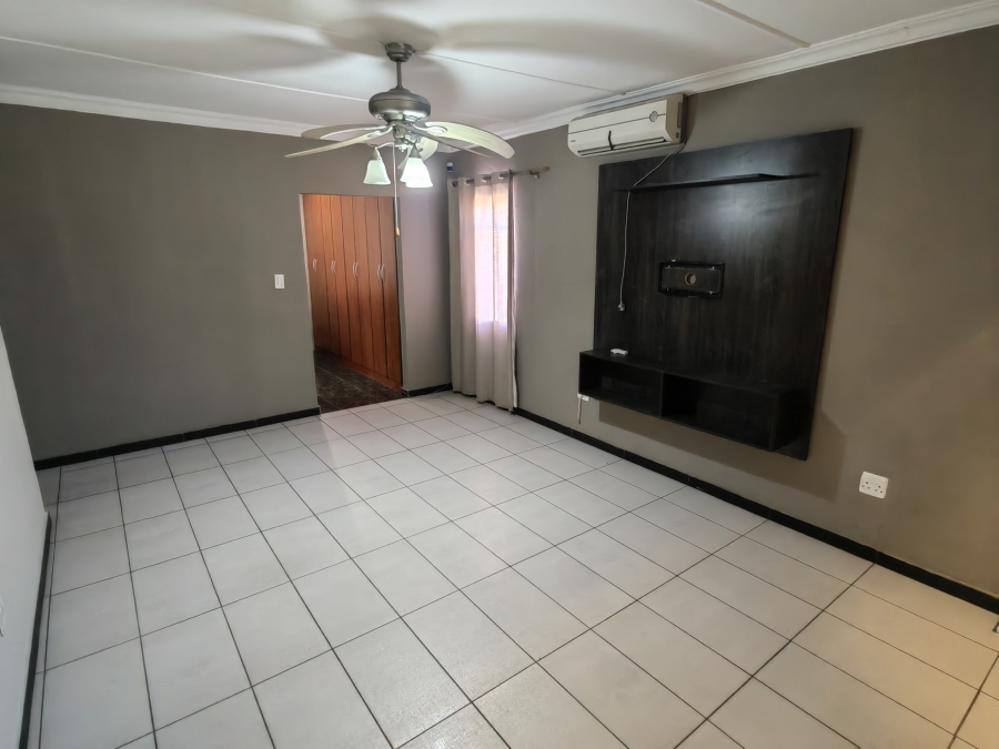 4 Bedroom Property for Sale in Rensburg Gauteng