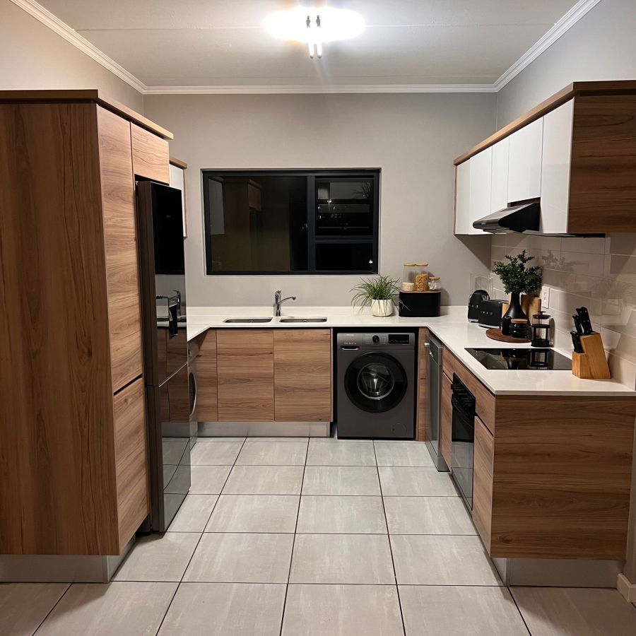 2 Bedroom Property for Sale in Waterfall Gauteng