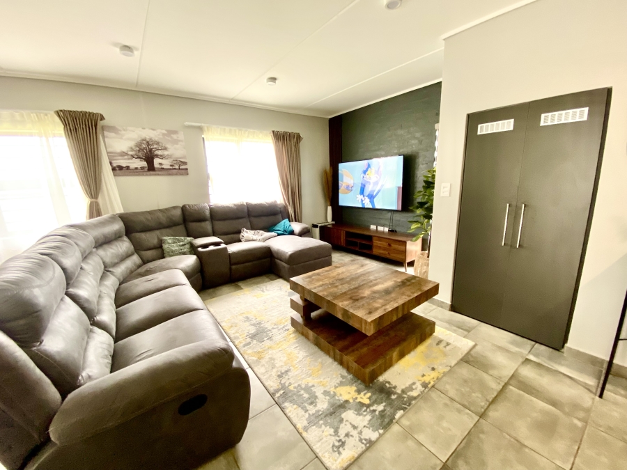 4 Bedroom Property for Sale in Lotus Gardens Gauteng