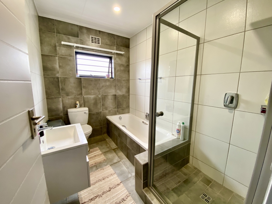 4 Bedroom Property for Sale in Lotus Gardens Gauteng