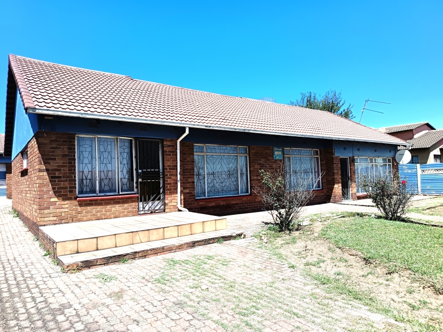 5 Bedroom Property for Sale in Geluksdal Gauteng