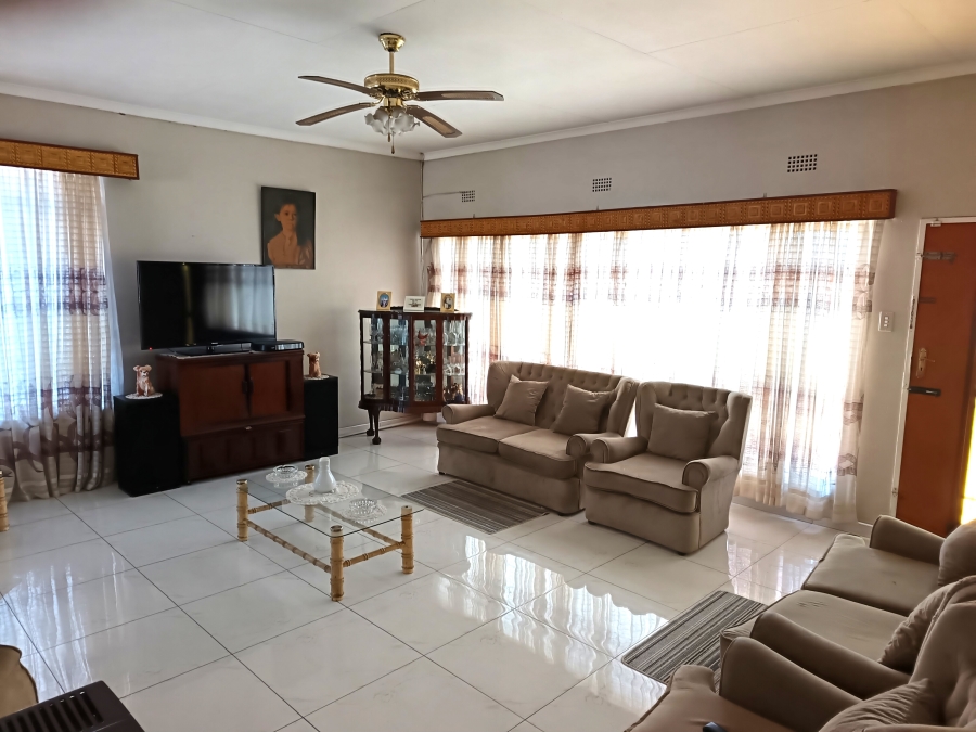 5 Bedroom Property for Sale in Geluksdal Gauteng