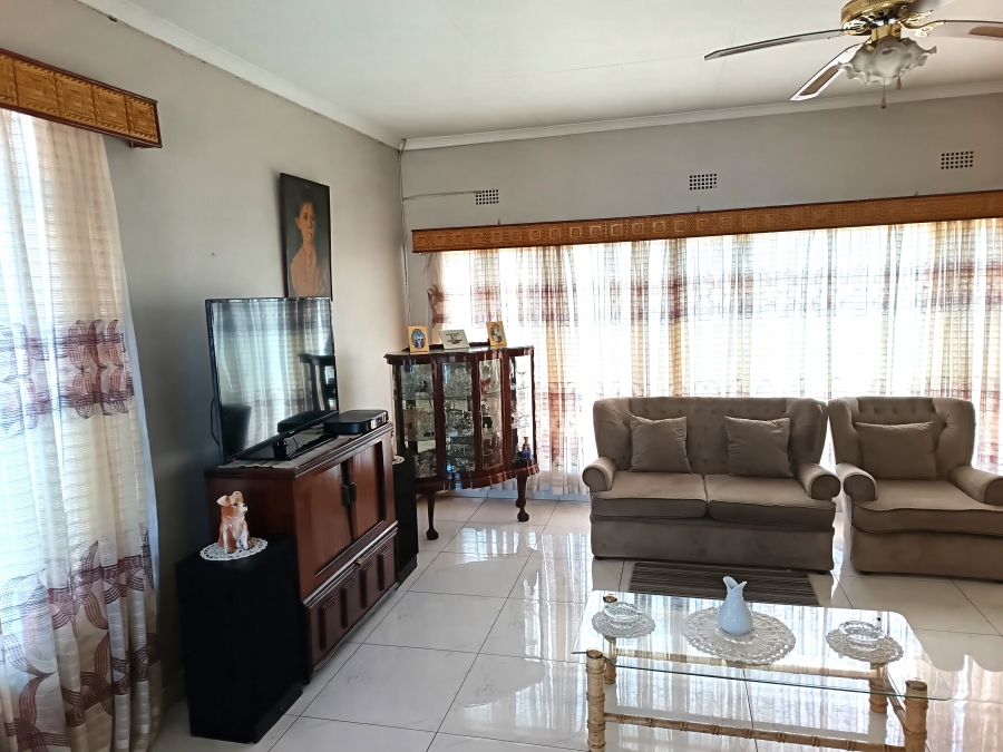 5 Bedroom Property for Sale in Geluksdal Gauteng