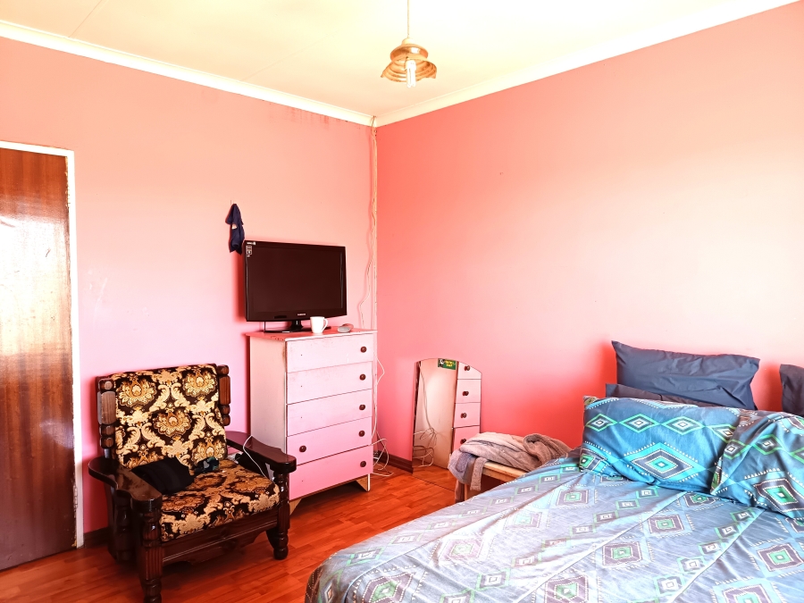 5 Bedroom Property for Sale in Geluksdal Gauteng