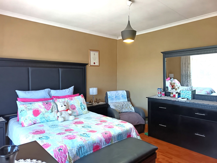 5 Bedroom Property for Sale in Geluksdal Gauteng