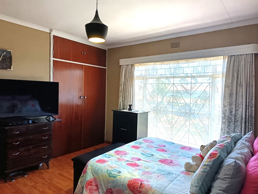 5 Bedroom Property for Sale in Geluksdal Gauteng
